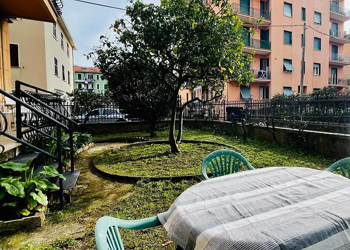 Francesca Con Giardino Apartman *