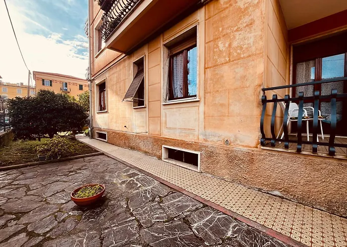 Francesca Con Giardino Apartman *